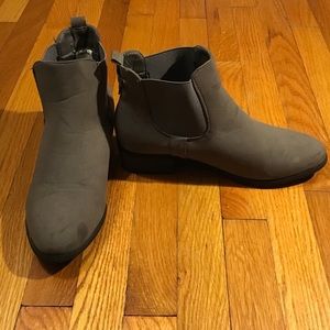 Dream Pairs Size 10 Grey Ankle Boots - never worn